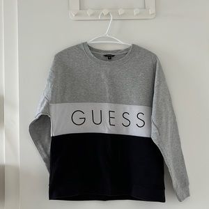 GUESS crewneck 🤍🖤